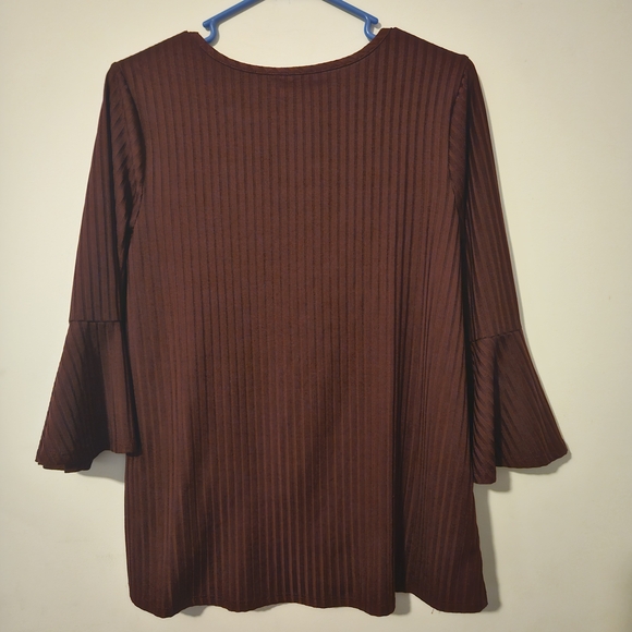 Elegant Burgundy Ribbed Blouse with Knot Detail - Picture 4 of 4